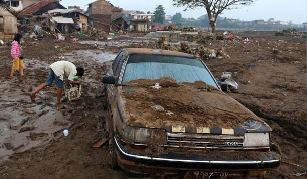 banjir-lumpur-terjang-lima-kampung-di-kecamatan-cigedug-garut