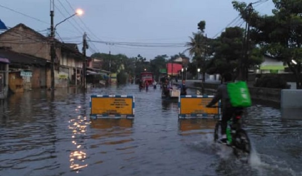 banjir-rendam-3-kecamatan-ketinggian-air-capai-1-meter-lebih