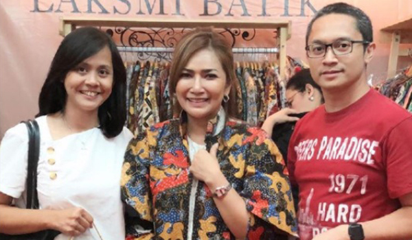 dosen-hukum-ini-sukses-kembangkan-batik-cirebonan-jadi-mendunia