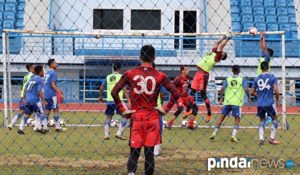 pelatih-persib-fokus-benahi-penyelesaian-akhir