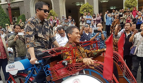 begini-jadinya-jika-ignasius-jonan-narik-becak