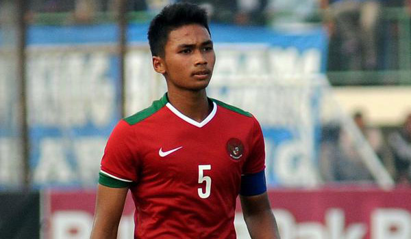 bek-timnas-u-22-ini-dapat-tips-dari-herman-dzumafo