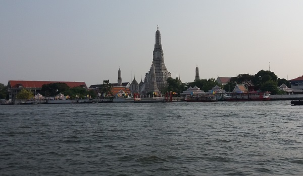 berwisata-ke-thailand-kurang-lengkap-bila-tak-kunjungi-wat-arun