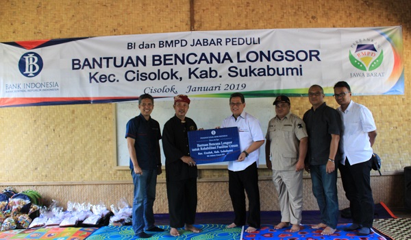 bi-dan-bmpd-bantu-sarana-air-bersih-warga-korban-longsor