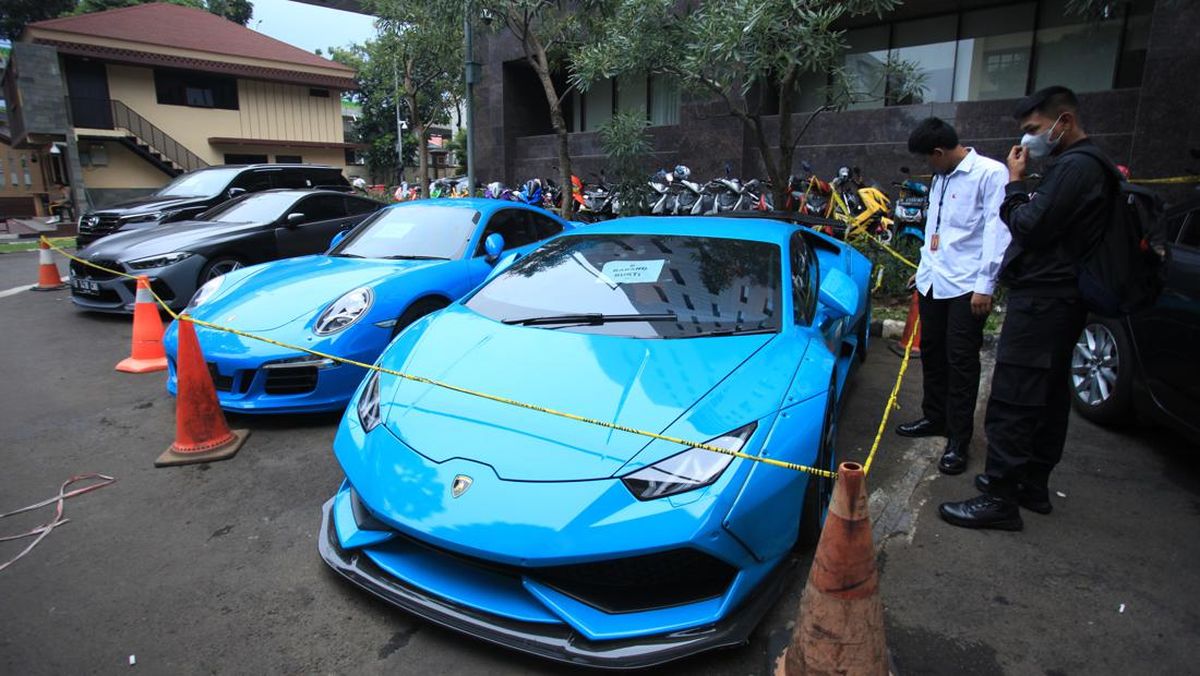 kejagung-lelang-mobil-milik-doni-salmanan