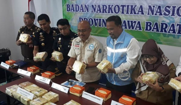 ribuan-extacy-4-kilogram-sabu-diamankan-bnnp-jabar-di-pintu-tol-ciawi