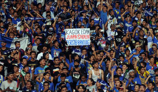 komdis-jatuhkan-sanksi-lagi-untuk-persib-akibat-ulah-suporter