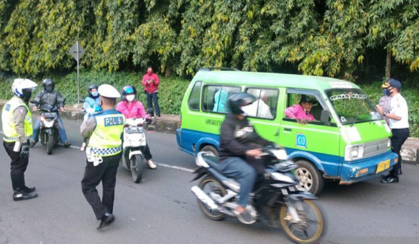 masih-banyak-pengendara-belum-patuhi-psbb-hari-pertama-di-bogor