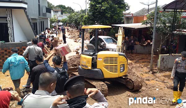 bpbd-warga-jangan-dulu-menghuni-rumah-di-lokasi-banjir-cilengkrang