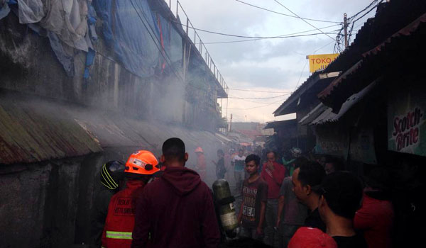 breaking-news-pasar-kiaracondong-bandung-terbakar