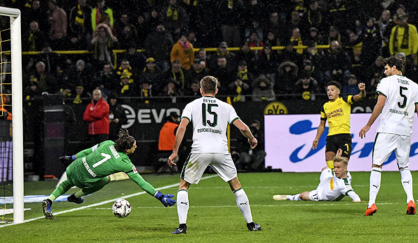 bungkam-moenchengladbach-dortmund-perlebar-jarak-poin