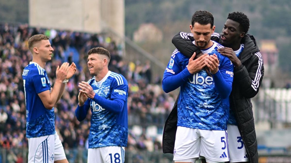 como-1907-menang-telak-5-0-tribute-emosional-untuk-hartono