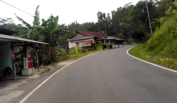 dari-target-60-km-pemkab-garut-baru-tuntaskan-10-km-jalan-baru