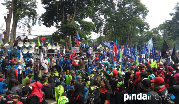 ini-tuntutan-demo-buruh-di-gedung-sate-jabar