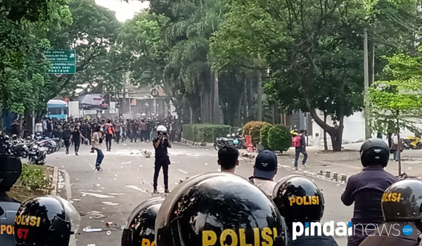 demo-rusuh-di-bandung-polisi-sebut-tiga-anggota-terluka