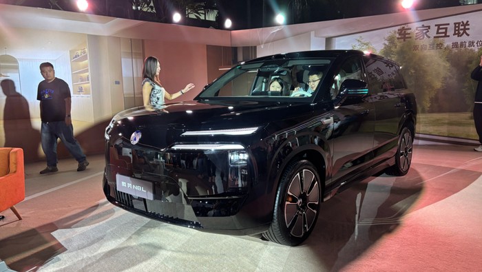 denza-n8l-suv-mewah-enam-penumpang-dengan-fitur-canggih