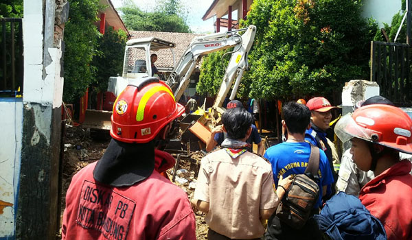 diterjang-banjir-begini-kondisi-sdn-106-aji-tunggal-cijambe