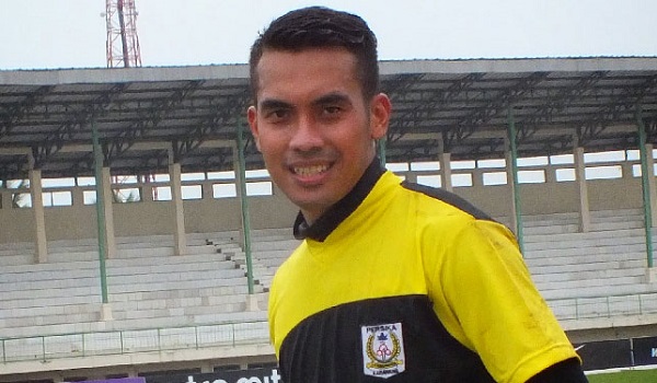 eks-kiper-persib-resmi-berkostum-persebaya