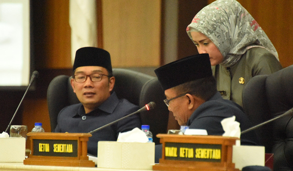 pemdaprov-jabar-dorong-percepatan-pembangunan-tol-cisumdawu