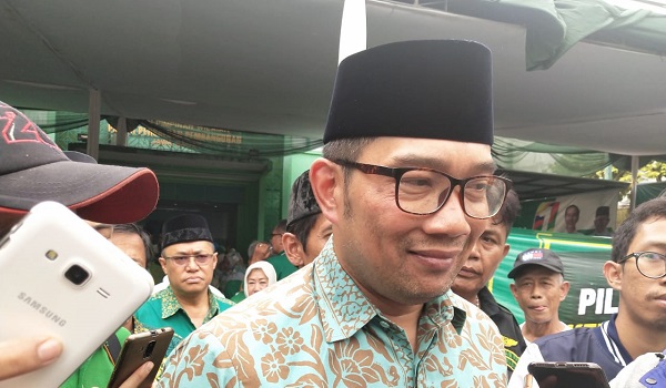 emil-enggan-tanggapi-ketidakhadiran-uu-di-sidang-bansos