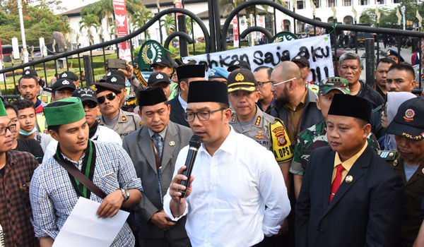 temui-pendemo-ridwan-kamil-dan-uu-ruzhanul-sampaikan-pesan