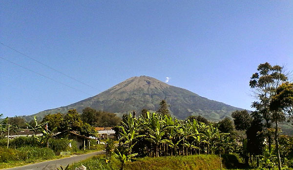 empat-pendaki-alami-hipotermia-di-puncak-garuda-gunung-sumbing