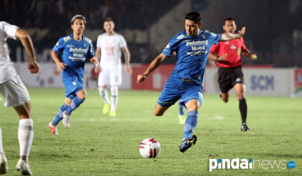 seru-persib-unggu-2-1-di-babak-pertama-atas-pss