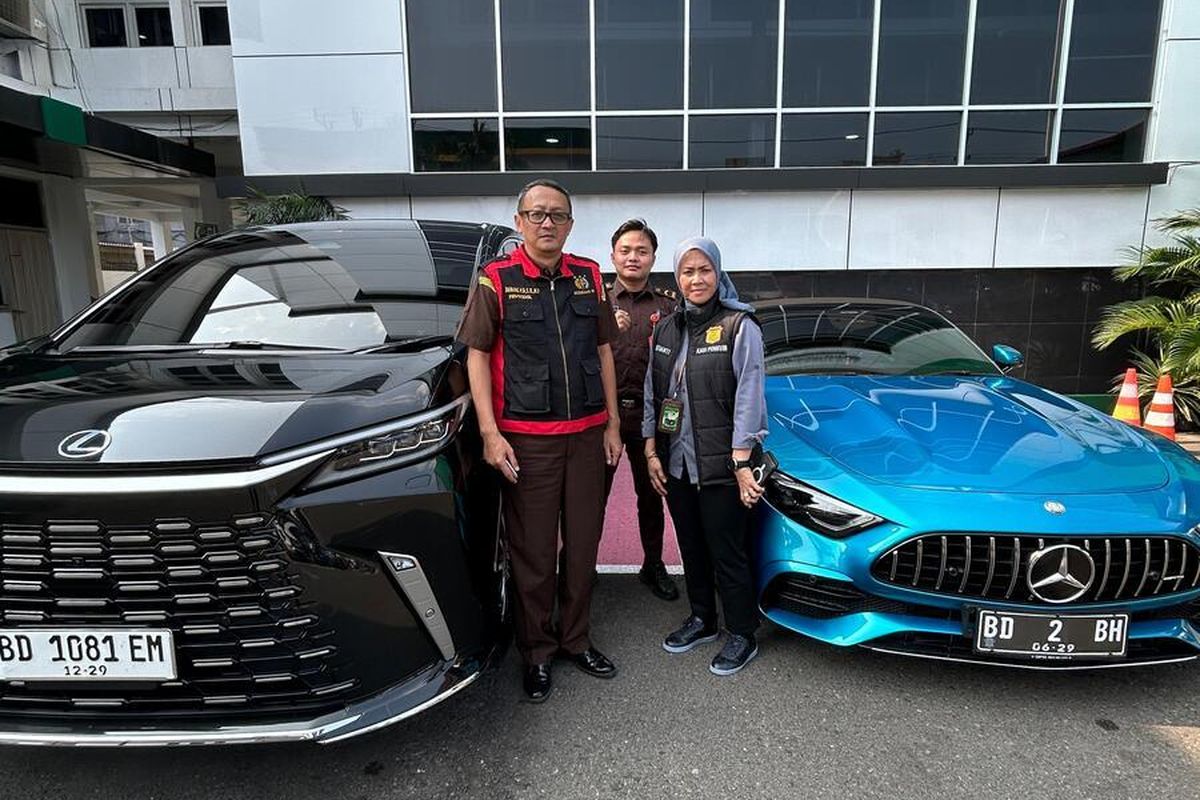 terkait-manipulasi-kualitas-batu-bara-kejaksaan-sita-mobil-mewah-alat