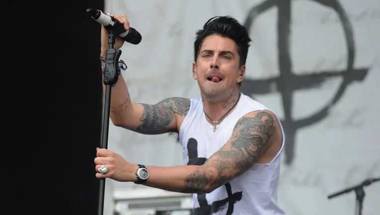 eks-vokalis-lostprophets-ian-watkins-tewas-di-dalam-penjara