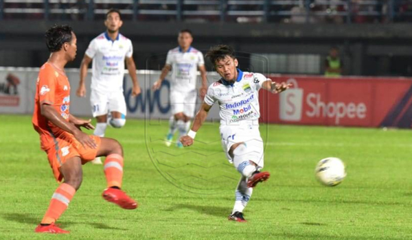 pujian-robert-untuk-pencetak-gol-tunggal-kemenangan-persib