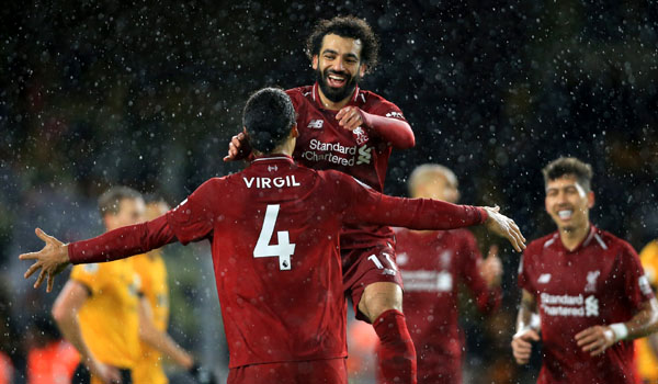 gol-salah-dan-van-dijk-pastikan-liverpool-tetap-di-puncak