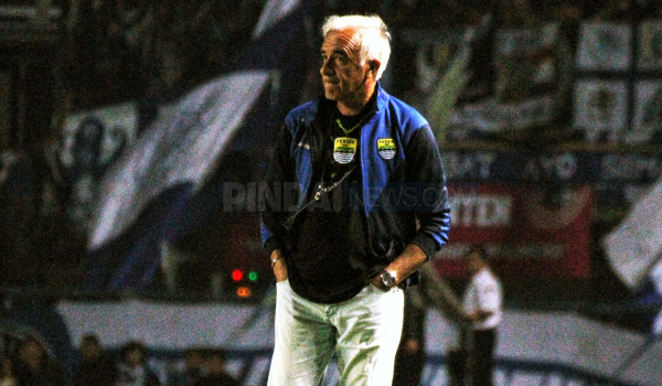 gomez-absen-dampingi-persib-saat-jumpa-pscs