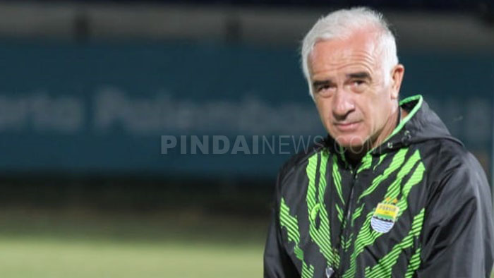 gomez-sarankan-persib-pindah-kompetisi-ke-negara-lain