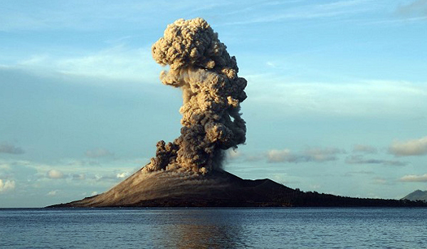 gunung-anak-krakatau-alami-19-kegempaan-letusan