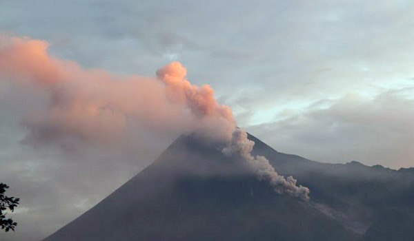 gunung-merapi-masih-berstatus-waspada