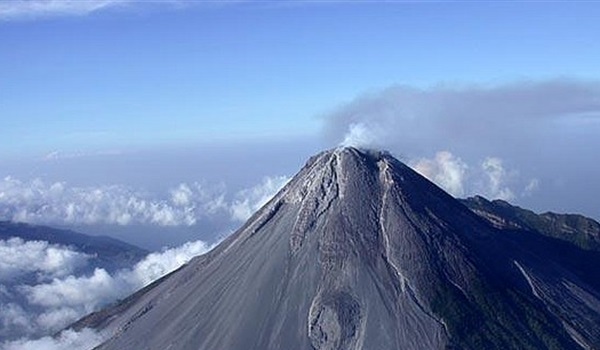 guguran-lava-gunung-merapi-meluncur-ke-kali-gendol