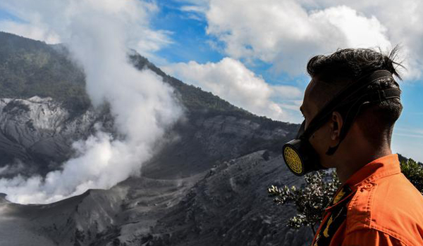 gunung-tangkuban-parahu-kembali-erupsi