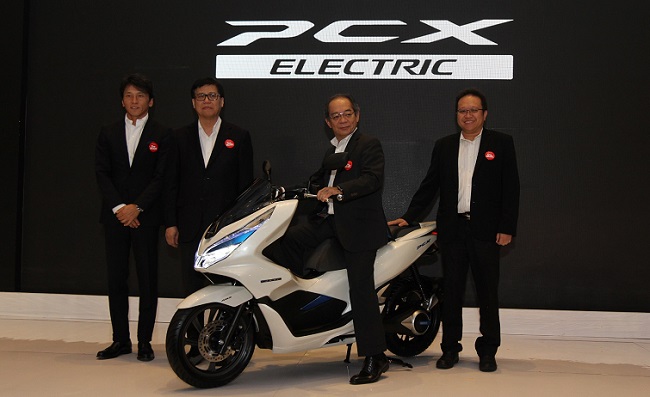 hadirkan-tren-masa-depan-ahm-luncurkan-honda-pcx-electric