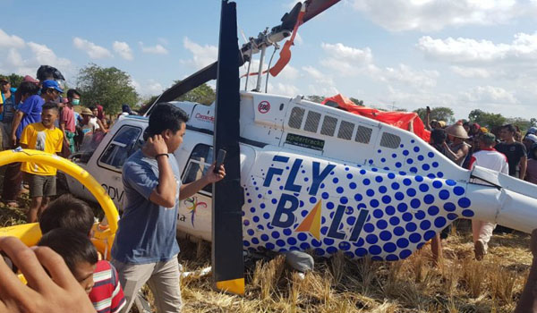 helikopter-angkut-3-wna-jatuh-di-luar-pagar-bandara-lombok