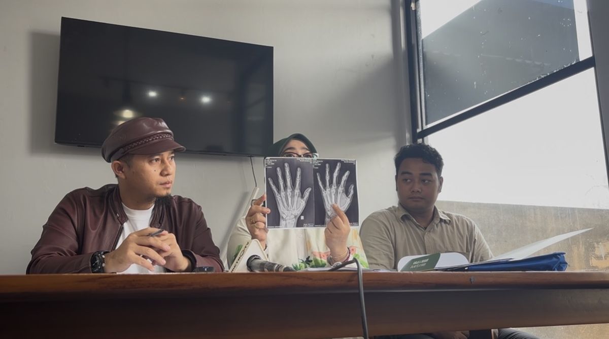 kasus-peluru-nyasar-gresik-buntu-ibu-korban-diminta-minta-maaf