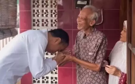 jokowi-posting-momen-kunjungan-ke-dospem-semasa-kuliah-di-ugm