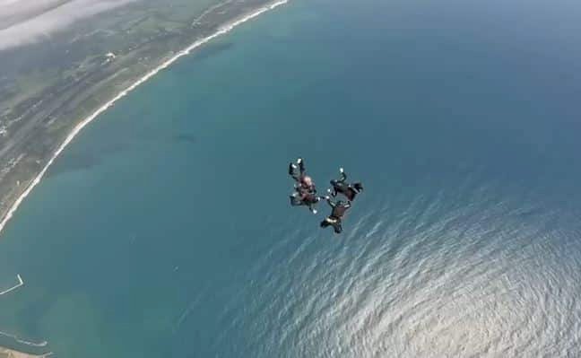 kecelakaan-terjun-payung-di-pangandaran-1-atlet-tewas-1-hilang