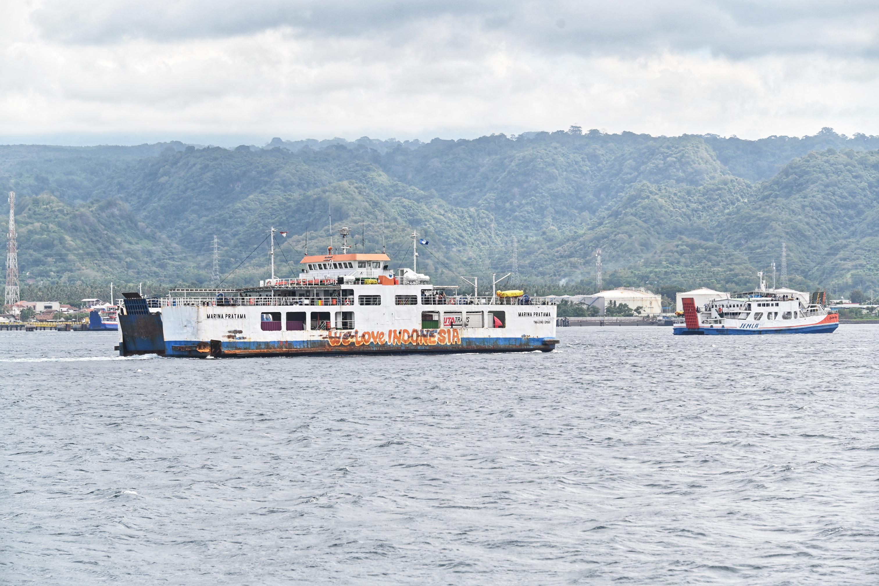 sar-catat-korban-tewas-tenggelamnya-kmp-jadi-delapan-orang