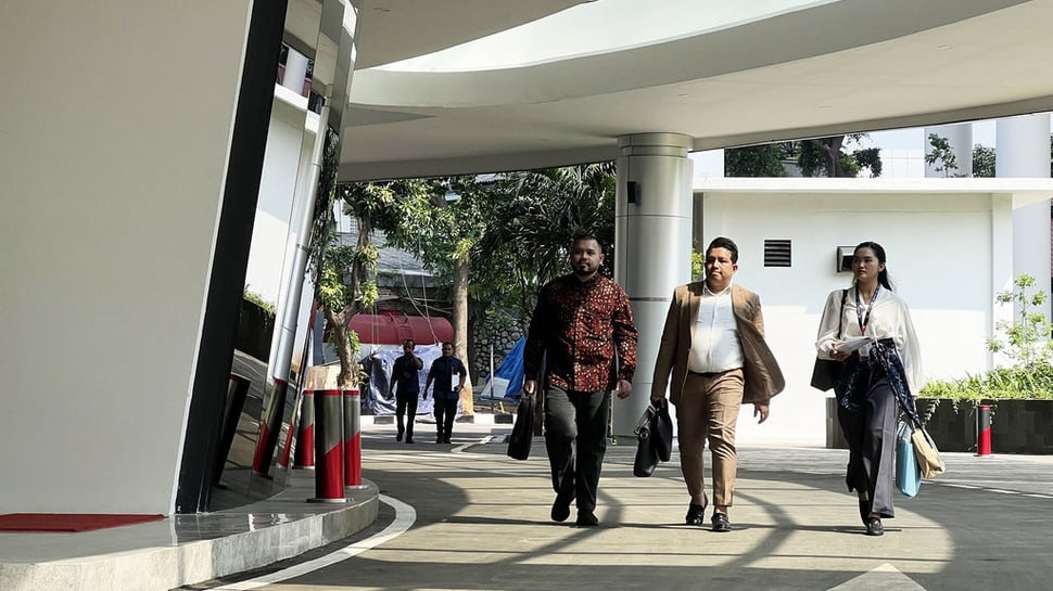 penyidik-kejagung-jemput-paksa-saksi-kasus-korupsi-pengadaan-laptop