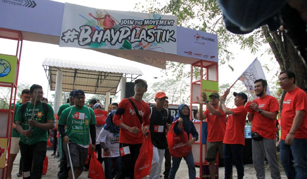 inisiasi-bhayplastik-telkomsel-ajak-masyarakat-bijak-pakai-plastik