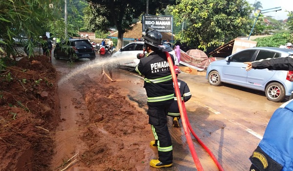 jalur-malangbong-bandung-tertutup-longsor