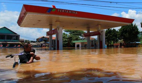 kabupaten-bandung-diterjang-banjir-pasokan-bbm-dan-lpg-aman