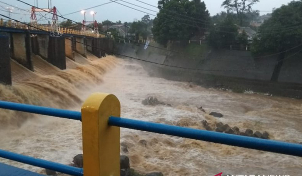 tinggi-muka-air-di-bendung-katulampa-kota-bogor-siaga-iv