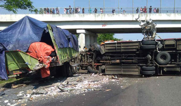 empat-orang-tewas-akibat-kecelakaan-di-tol-cipali-km-150