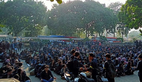 mahasiswa-bandung-berangkat-ke-jakarta-tuntut-pengesahan-ruu-kpk